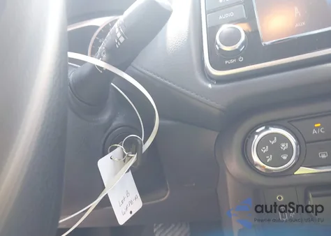 2025 Nissan Versa 1.6 S z USA, uszkodzony, nr VIN 3N1CN8DV3SL855870